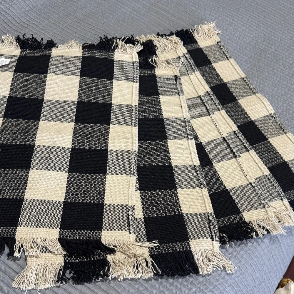 Pier 1 Black and Cream Checkered Placemats set of 6.